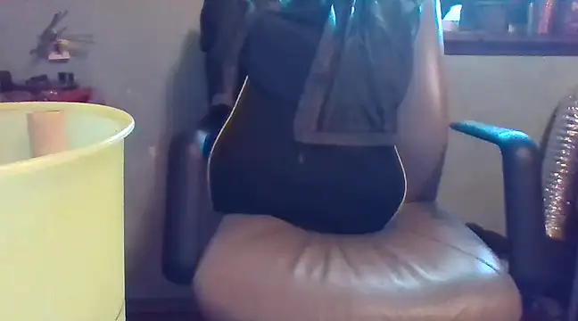 peaches playz online show from March 8, 5:30 pm