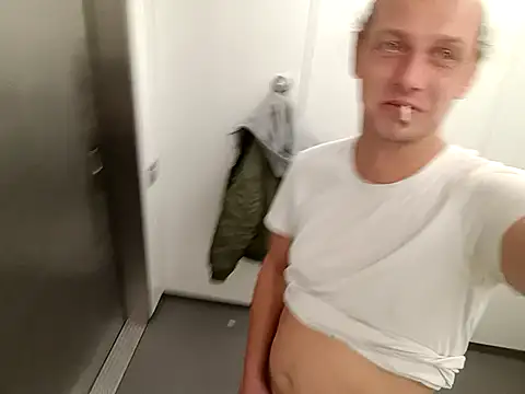 Snapshot of P13F chatting on October 31, 1:18 am P13F online show from October 31, 1:18 am