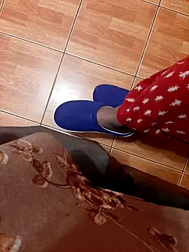 feet toes online show from November 24, 6:03 am