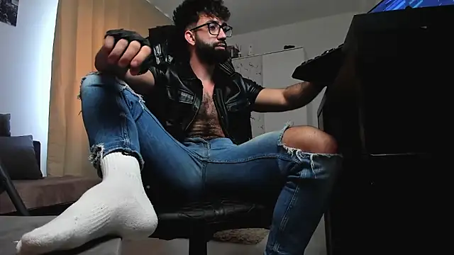 liamaesthetic online show from February 13, 7:47 am