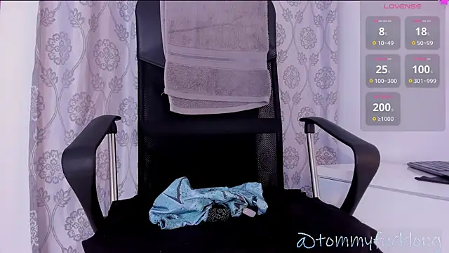 tommylongxx online show from December 6, 11:25 pm