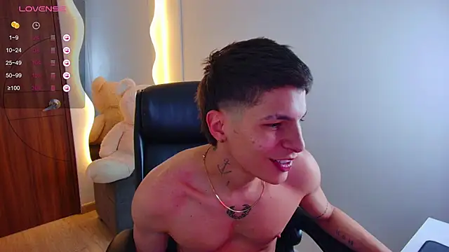 Snapshot of harrisoncuper chatting on December 17, 4:23 am harrisoncuper online show from December 17, 4:23 am