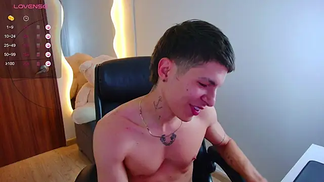 Snapshot of harrisoncuper chatting on December 13, 4:00 am harrisoncuper online show from December 13, 4:00 am