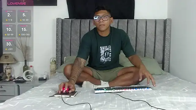 TomLover 12 online show from January 17, 10:05 pm