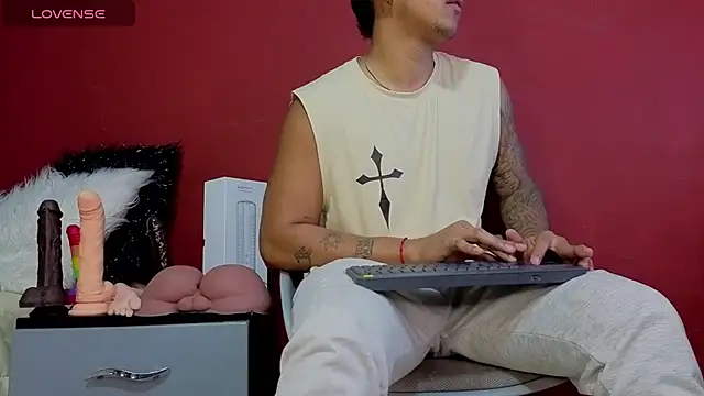 TomLover 12 online show from October 22, 10:35 pm