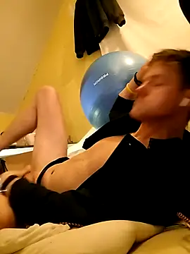 londonfuckwhore1 online show from December 24, 7:39 am