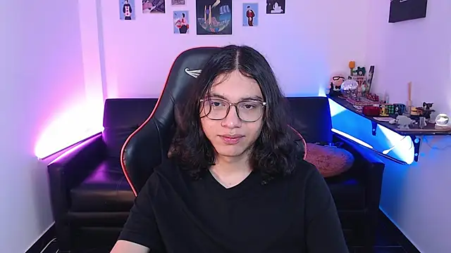 Snapshot of malik_harrison__ chatting on September 19, 4:07 pm malik harrison   online show from September 19, 4:07 pm