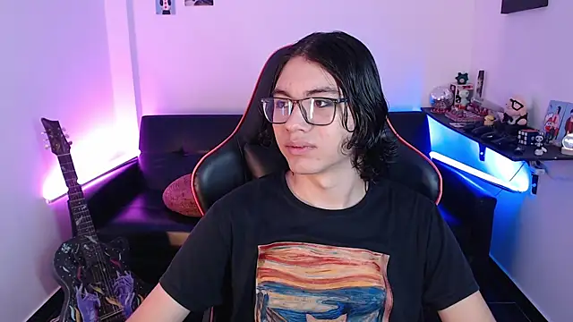 Snapshot of malik_harrison__ chatting on January 26, 2:41 pm malik harrison   online show from January 26, 2:41 pm