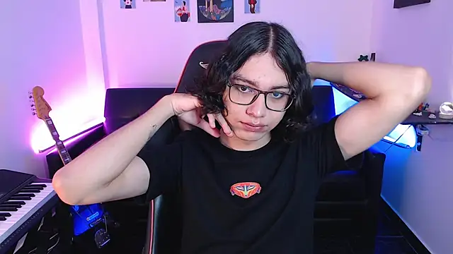 Snapshot of malik_harrison__ chatting on March 1, 3:16 pm malik harrison   online show from March 1, 3:16 pm