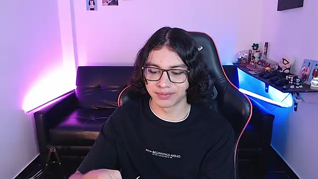 Snapshot of malik_harrison__ chatting on January 17, 2:18 pm malik harrison   online show from January 17, 2:18 pm