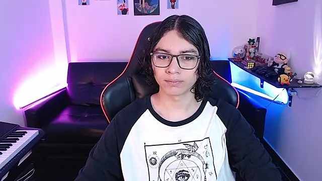 Snapshot of malik_harrison__ chatting on February 19, 2:01 pm malik harrison   online show from February 19, 2:01 pm