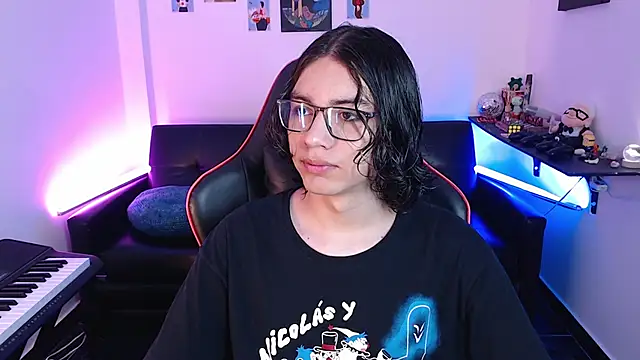 Snapshot of malik_harrison__ chatting on February 25, 2:00 pm malik harrison   online show from February 25, 2:00 pm