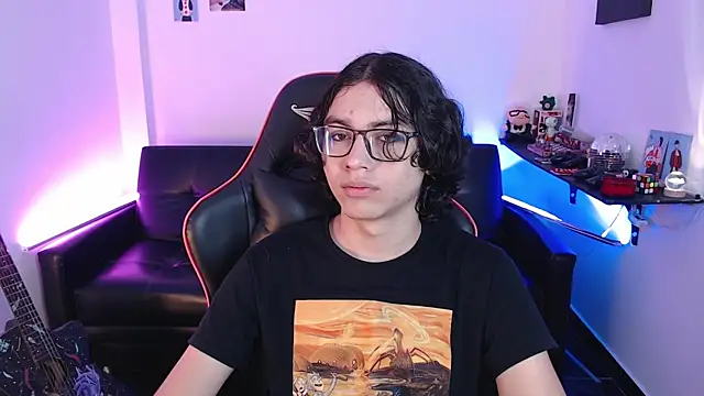 Snapshot of malik_harrison__ chatting on December 19, 2:24 pm malik harrison   online show from December 19, 2:24 pm