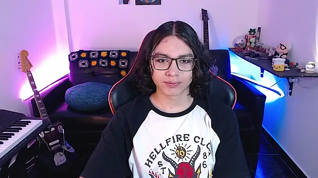 Snapshot of malik_harrison__ chatting on March 15, 3:48 pm malik harrison   online show from March 15, 3:48 pm