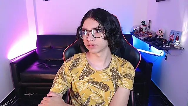 Snapshot of malik_harrison__ chatting on January 9, 2:51 pm malik harrison   online show from January 9, 2:51 pm