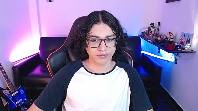 Snapshot of malik_harrison__ chatting on January 7, 3:11 pm malik harrison   online show from January 7, 3:11 pm