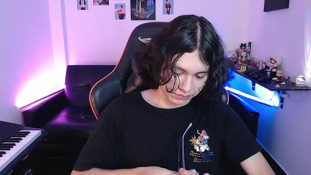 Snapshot of malik_harrison__ chatting on February 15, 2:44 pm malik harrison   online show from February 15, 2:44 pm