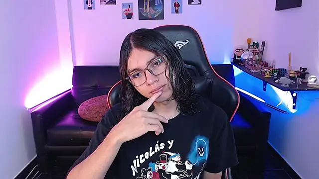 Snapshot of malik_harrison__ chatting on September 15, 3:46 pm malik harrison   online show from September 15, 3:46 pm