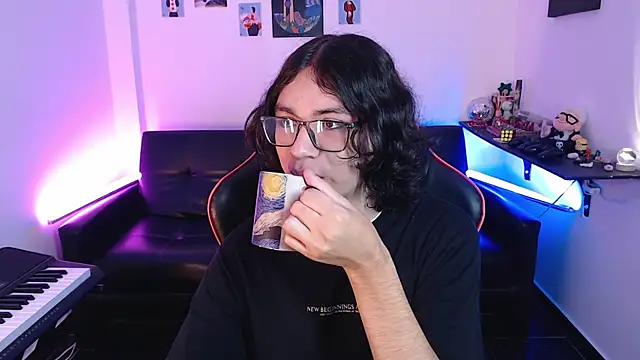 Snapshot of malik_harrison__ chatting on February 17, 2:04 pm malik harrison   online show from February 17, 2:04 pm