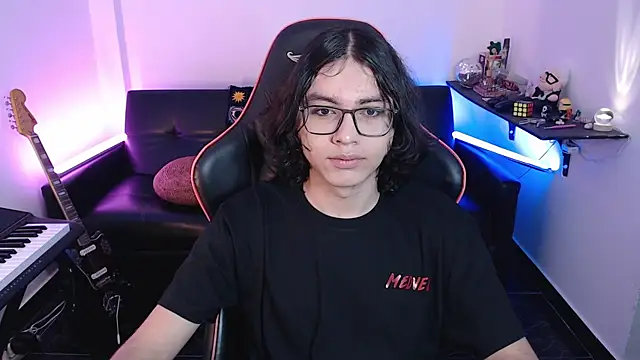 Snapshot of malik_harrison__ chatting on March 22, 2:36 pm malik harrison   online show from March 22, 2:36 pm