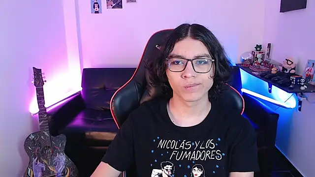 Snapshot of malik_harrison__ chatting on January 23, 1:45 pm malik harrison   online show from January 23, 1:45 pm