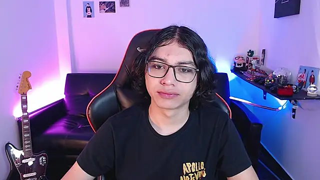 Snapshot of malik_harrison__ chatting on December 10, 2:39 pm malik harrison   online show from December 10, 2:39 pm