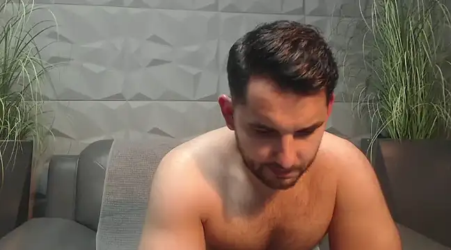 Antoniodiamond online show from February 8, 8:10 pm