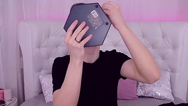 RobbyCharming online show from January 18, 7:48 pm