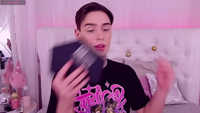 RobbyCharming online show from December 22, 6:37 pm