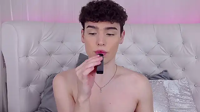 RobbyCharming online show from October 18, 3:44 am