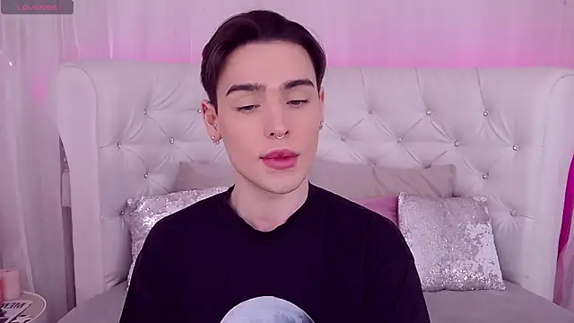 RobbyCharming online show from January 3, 7:50 pm