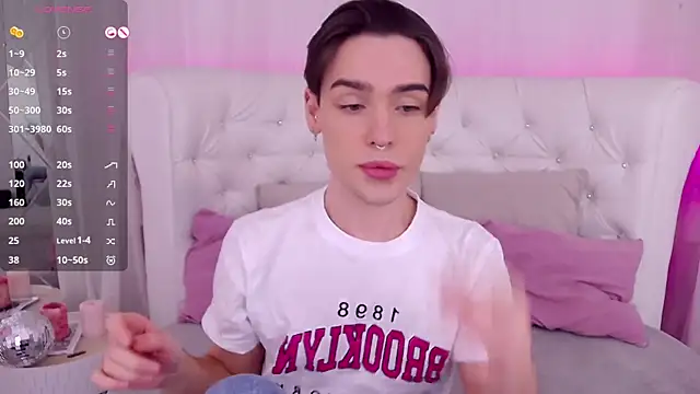 RobbyCharming online show from December 7, 6:48 pm