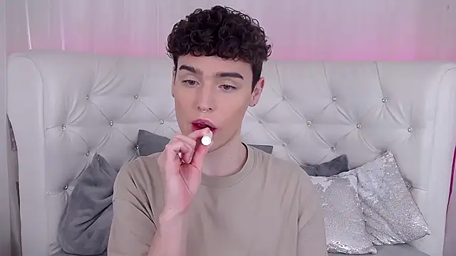 RobbyCharming online show from October 11, 4:27 am