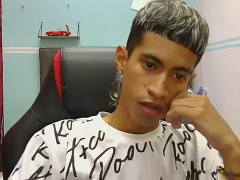 Angelstripboy online show from March 14, 4:25 pm