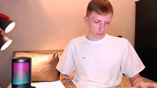 juliaanddima online show from November 1, 7:45 am