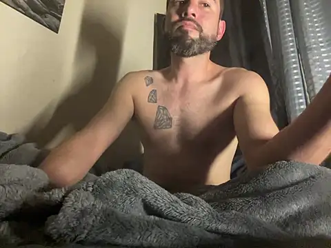 Snapshot of hotraillX chatting on December 22, 8:27 am hotraillX online show from December 22, 8:27 am