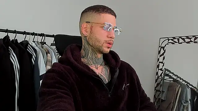  jamesleandros1 online show from November 23, 2:28 pm