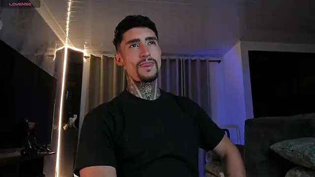 Snapshot of Mark_Kamper chatting on October 31, 12:12 am Mark Kamper online show from October 31, 12:12 am