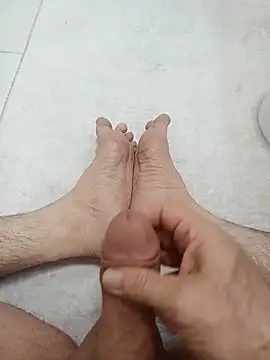 Snapshot of Hardapple01 chatting on March 23, 12:04 am Hardapple01 online show from March 23, 12:04 am