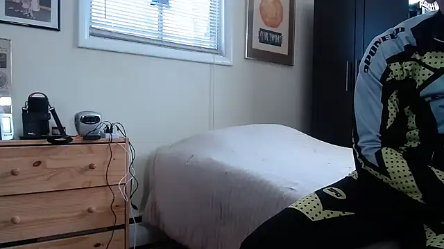 hottottrot691 online show from March 11, 6:30 pm