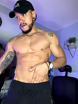 ARON TAYLER01 online show from November 28, 10:39 am