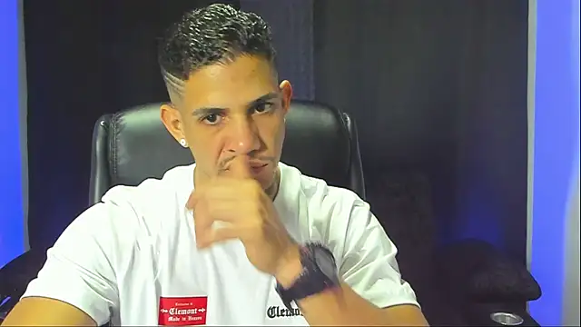 jhonnysnow17 online show from December 4, 6:20 am