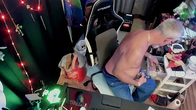 Daddysthick online show from November 28, 5:21 am