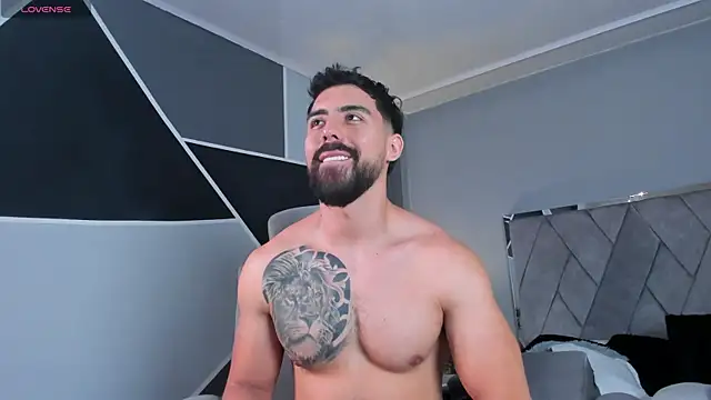 Snapshot of Markbrown chatting on December 3, 11:24 pm Markbrown online show from December 3, 11:24 pm