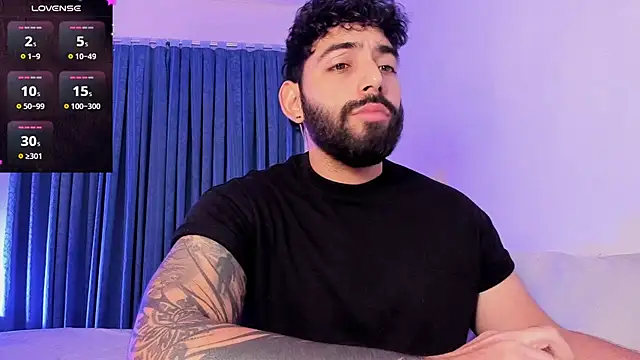 Snapshot of leo_thewolf_ chatting on October 4, 6:02 pm leo thewolf  online show from October 4, 6:02 pm