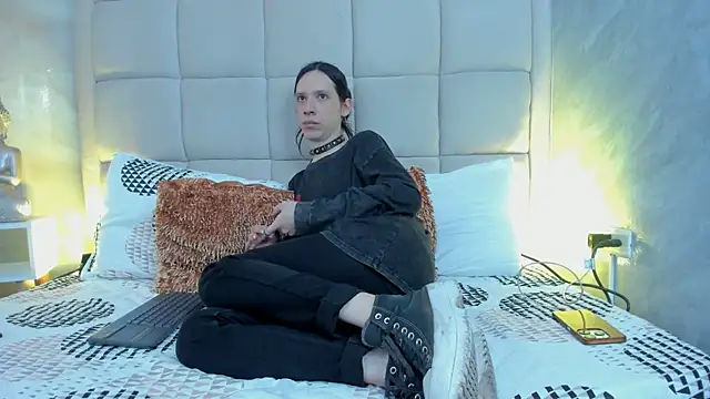 Hecatee 77 online show from February 4, 8:04 pm