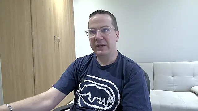 BrettJ81 online show from November 18, 2:32 pm