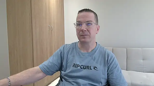 BrettJ81 online show from February 20, 2:30 pm