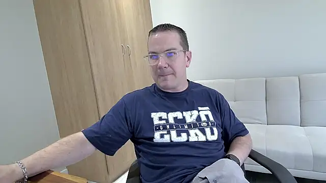 BrettJ81 online show from January 18, 11:21 am